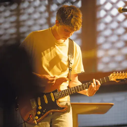 https://www.egw.ch/sites/default/files/styles/thumbnail/public/bildergalerie/ww2026_07_TPT%20-%20Gitarre%20%28%28TPT-Medienteam%29%29.jpg?itok=UqVz1Wbq